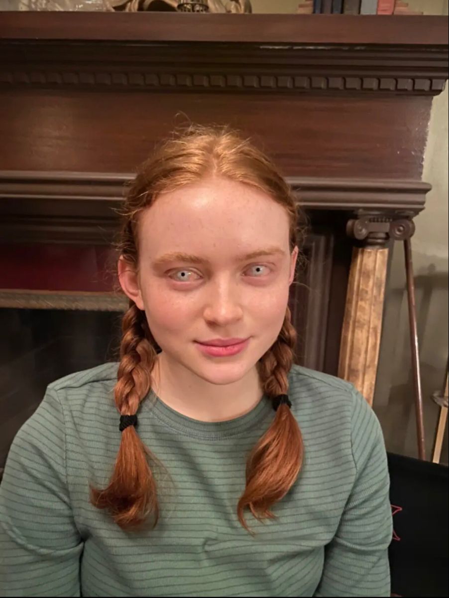 Behind The Scenes: Sadie Sink Visits The Stranger Things Broadway Cast Behind The Scenes: Sadie Sink Visits The Stranger Things Broadway Cast