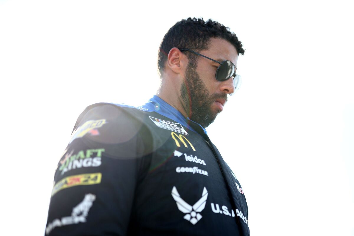How Bubba Wallace Lost Second Place During Martinsville's Final Restart How Bubba Wallace Lost Second Place During Martinsville's Final Restart