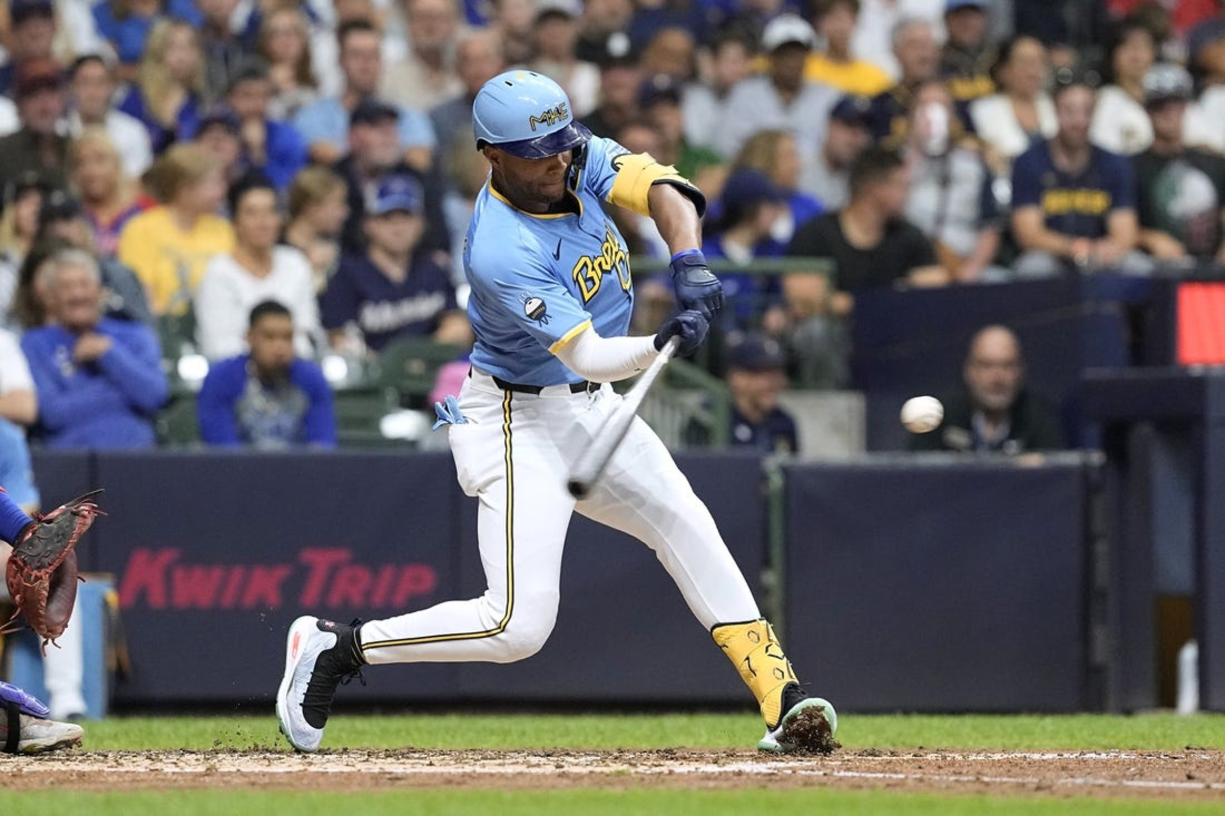 Jackson Chourio's Two Homers: Brewers Dominate Reds 8-2 Jackson Chourio's Two Homers: Brewers Dominate Reds 8-2