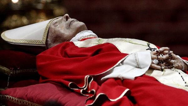 Pope Francis' Body: Public Viewing At St. Peter's Basilica Before Funeral Pope Francis' Body: Public Viewing At St. Peter's Basilica Before Funeral