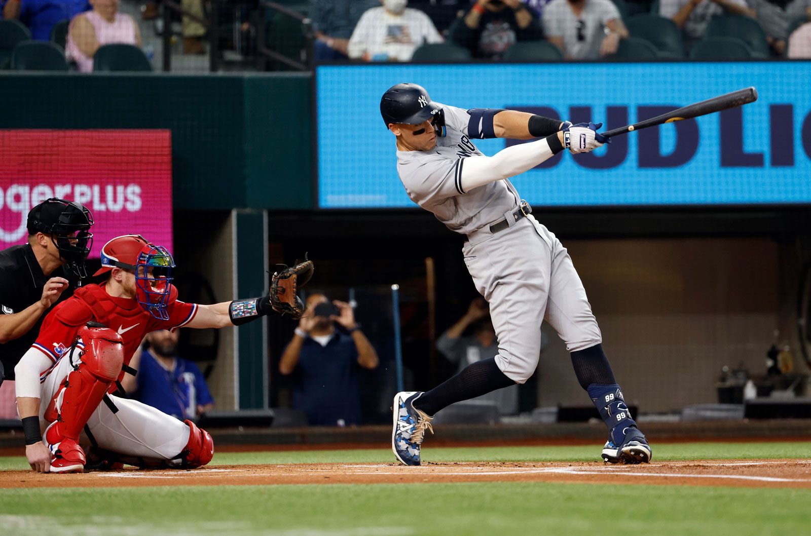 Record-Breaking Power: Yankees Hit 9 Home Runs, Judge Leads The Charge